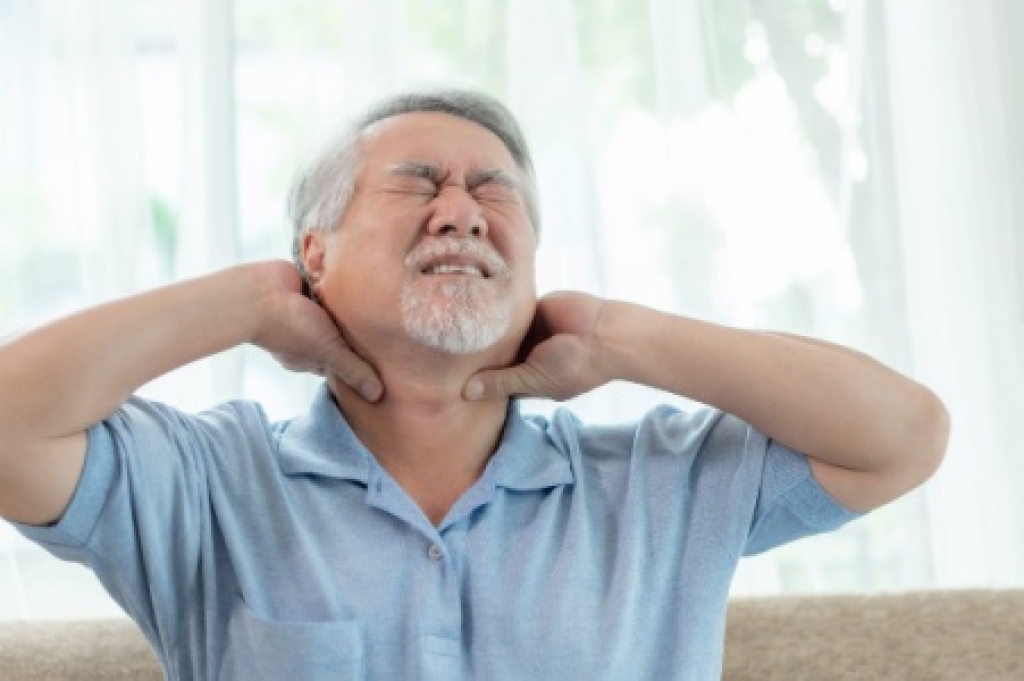 Daily Habits That Influence Neck Pain and Stiffness