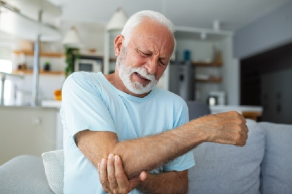 How Elbow Pain Affects Daily Movement